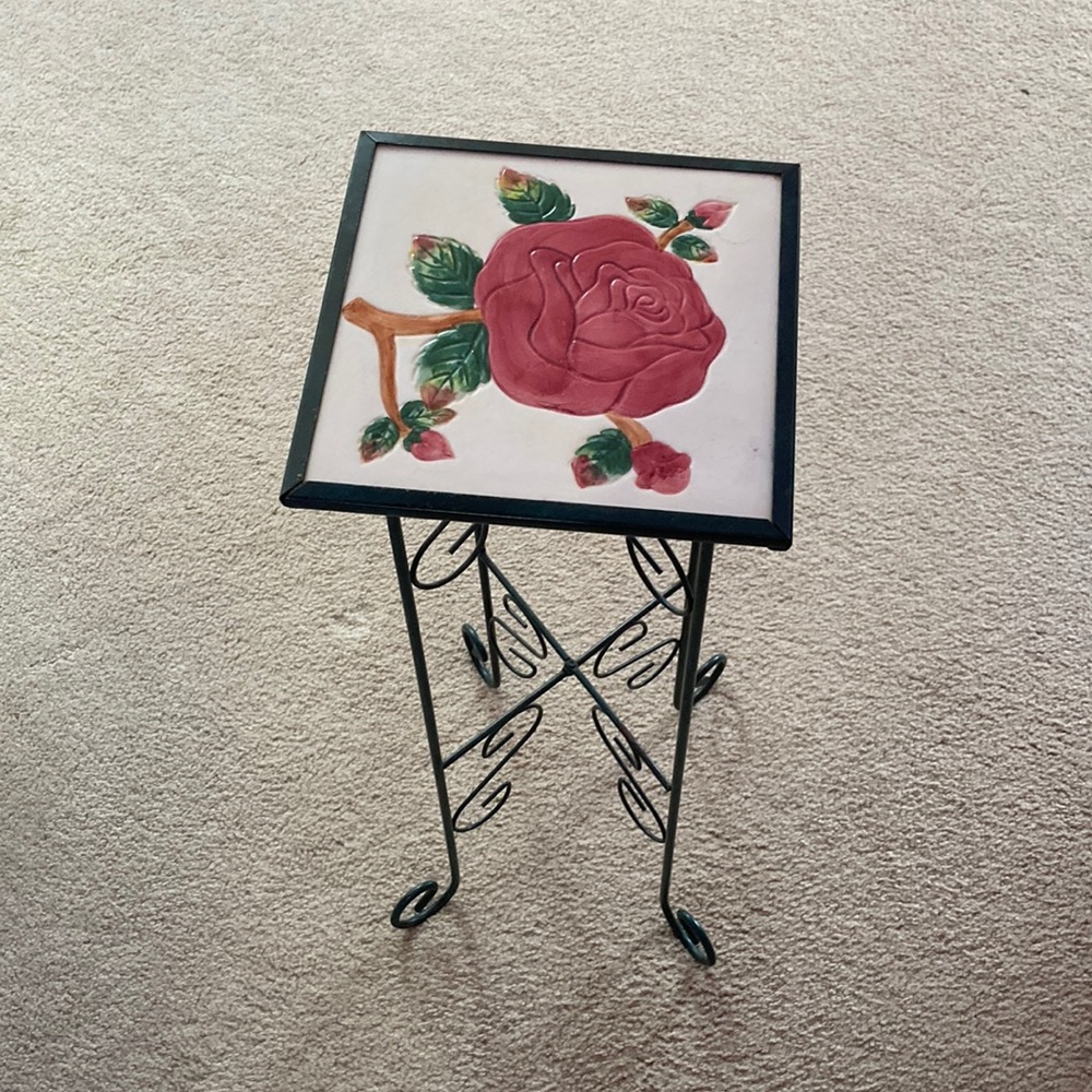 Simple decorative table